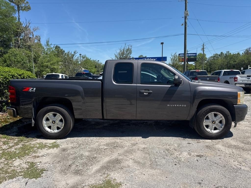 Chevrolet Silverado 1500 4WD Ext Cab 143.5" LT 2011