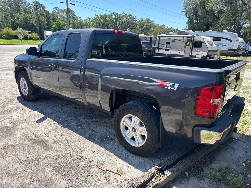 Chevrolet Silverado 1500 4WD Ext Cab 143.5" LT 2011