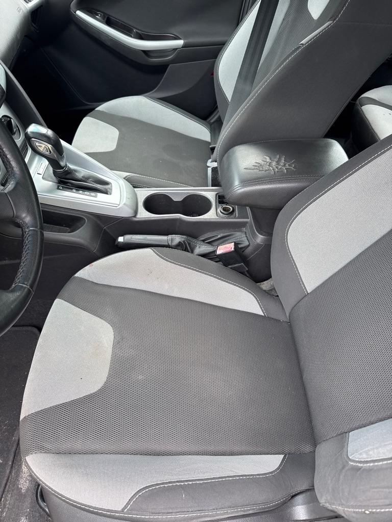 Ford Focus 4dr Sdn SE 2012