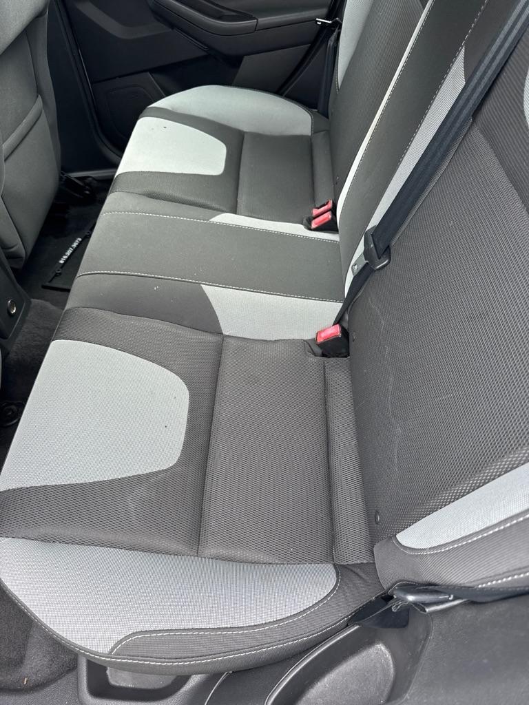 Ford Focus 4dr Sdn SE 2012