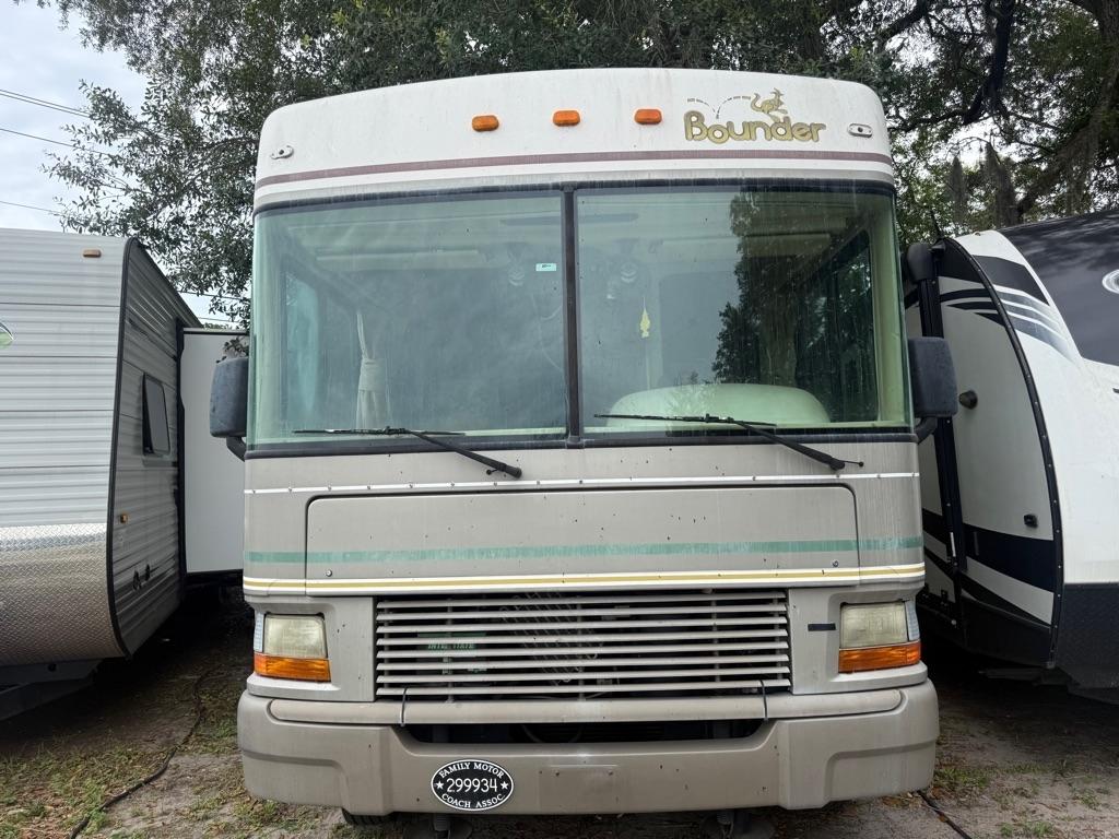 Ford Super Duty F-550 Motorhome Stripped Chassis 178" WB DRW 2000