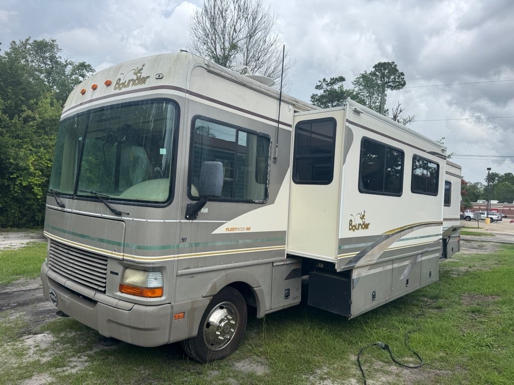 Ford Super Duty F-550 Motorhome Stripped Chassis 178" WB DRW 2000