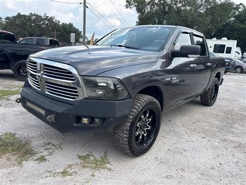 2014 RAM 1500 4WD Crew Cab 140.5" Big Horn