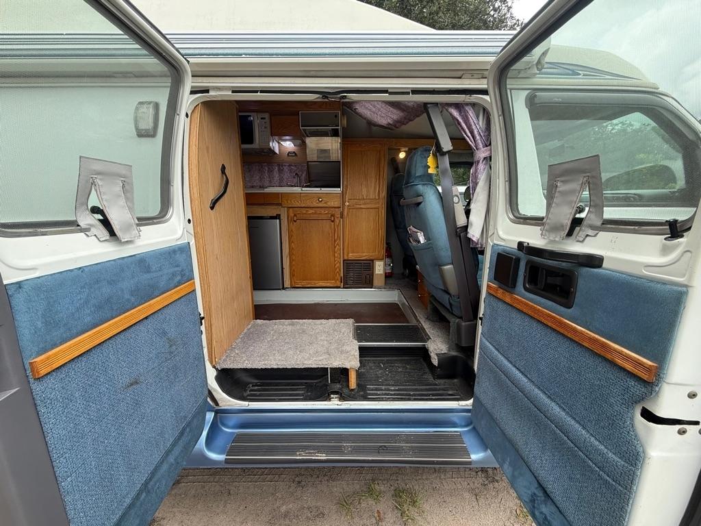 Dodge Ram Van 3500 127" WB 1998