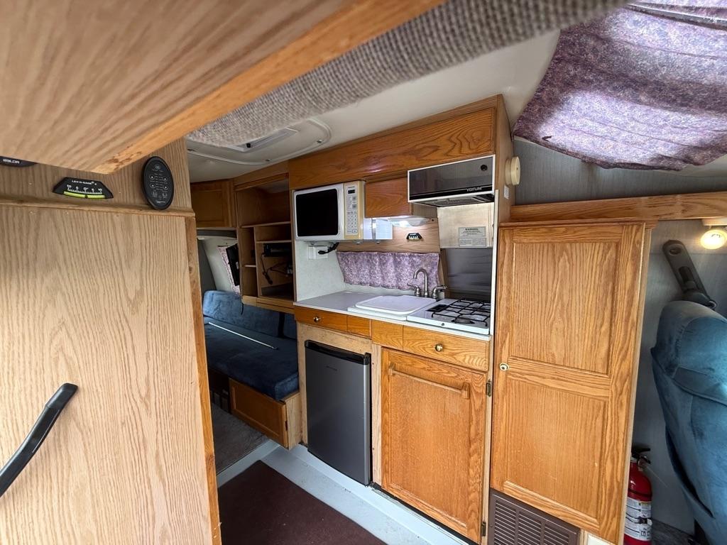 Dodge Ram Van 3500 127" WB 1998