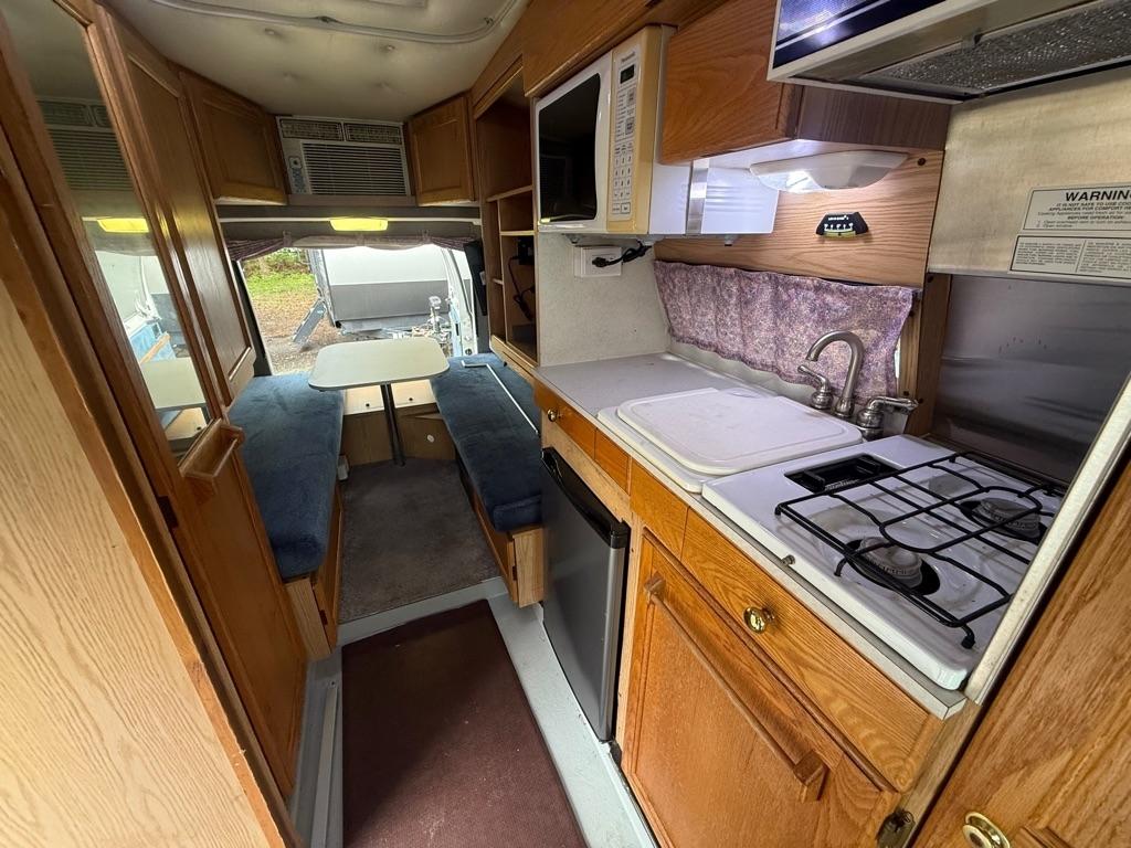 Dodge Ram Van 3500 127" WB 1998
