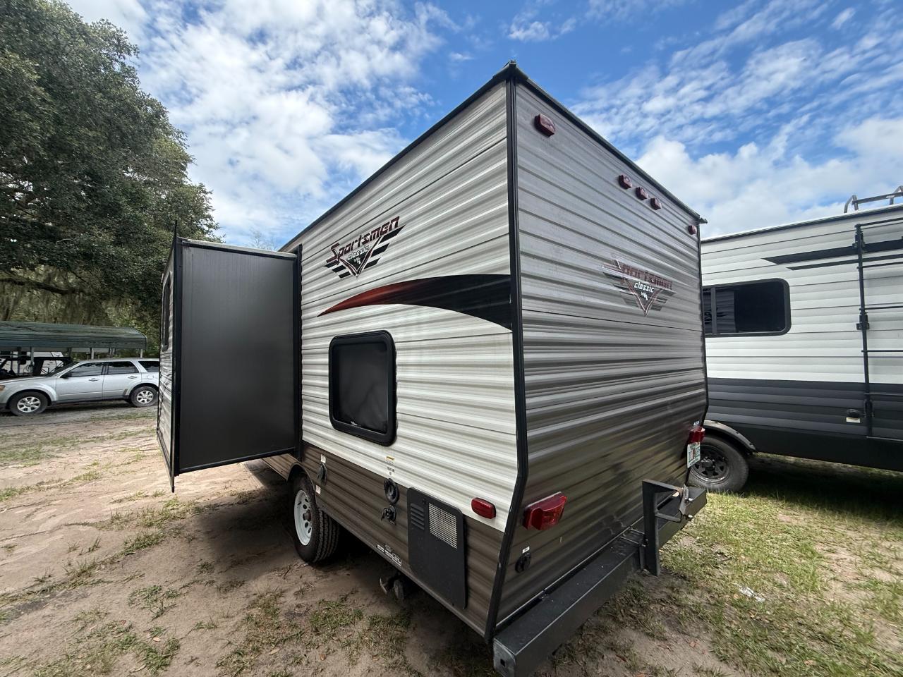 KZ Recreational Vehicles Sportsmen Classic  2015