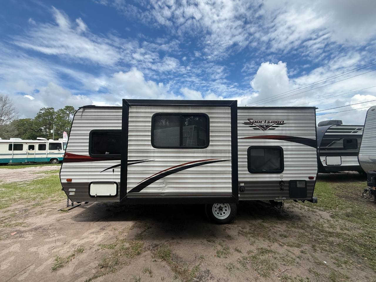 KZ Recreational Vehicles Sportsmen Classic  2015