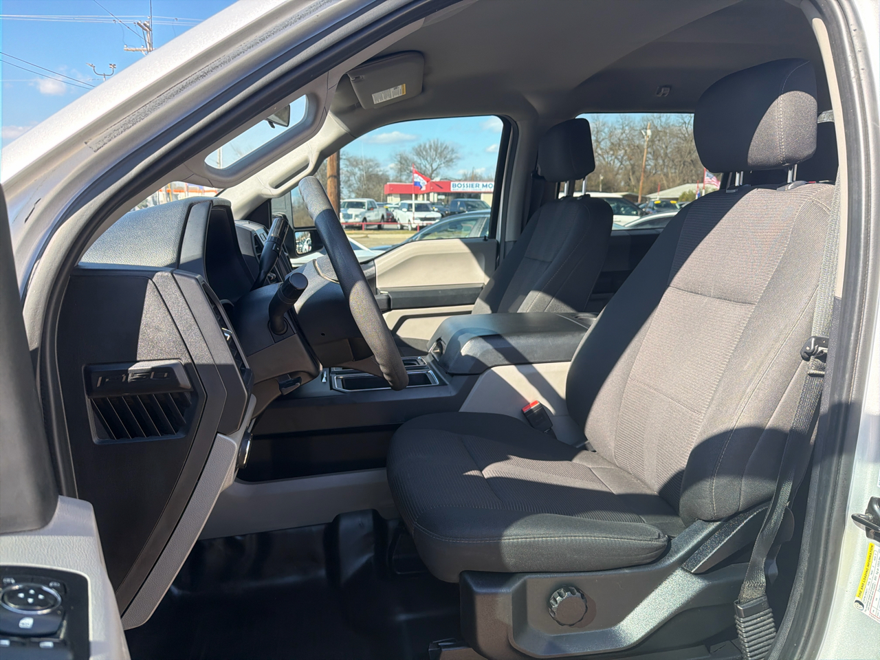 Ford F-150 4WD SuperCrew 150" XLT 2019