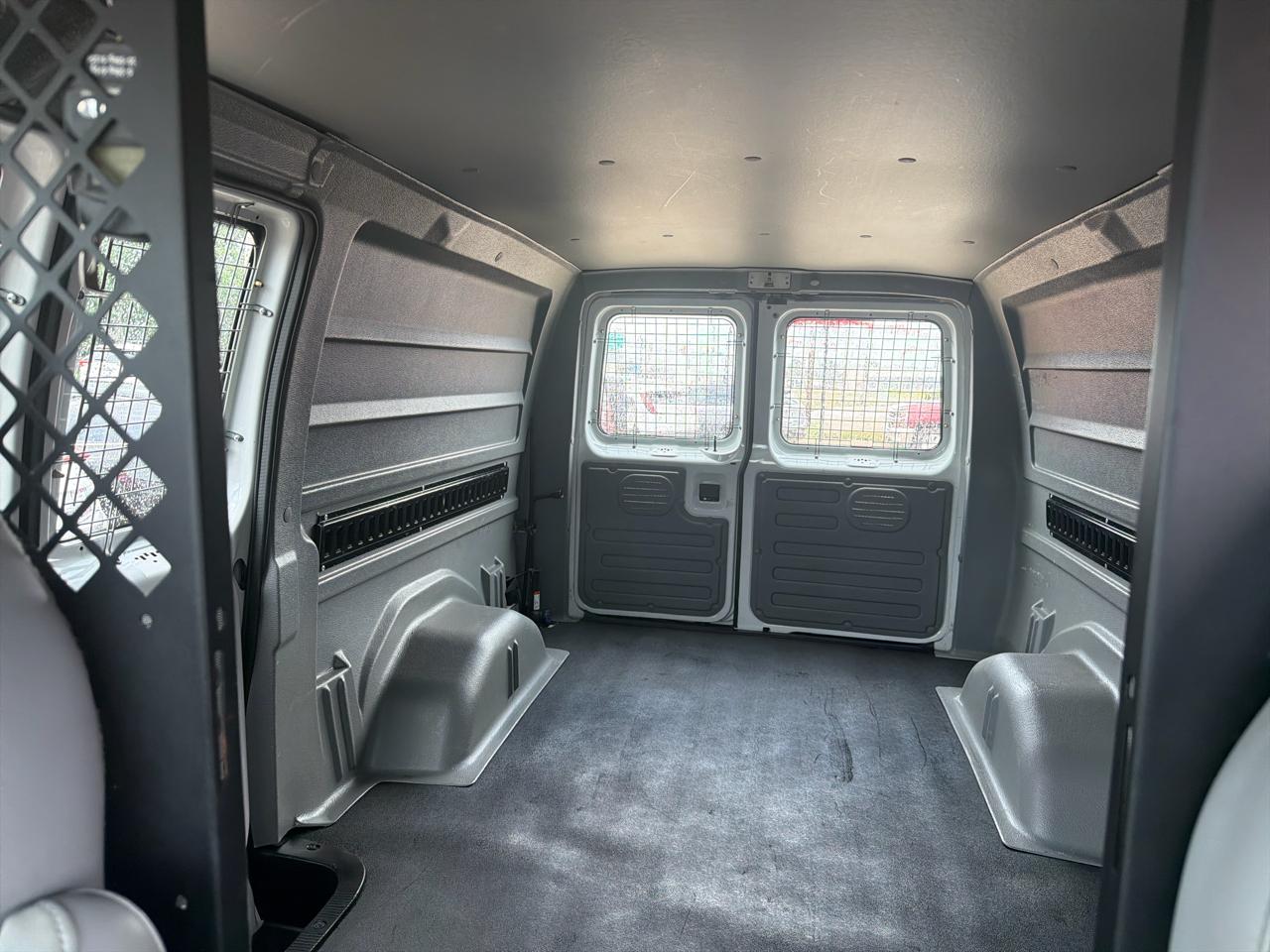 Ford Econoline Cargo Van E-150 2006