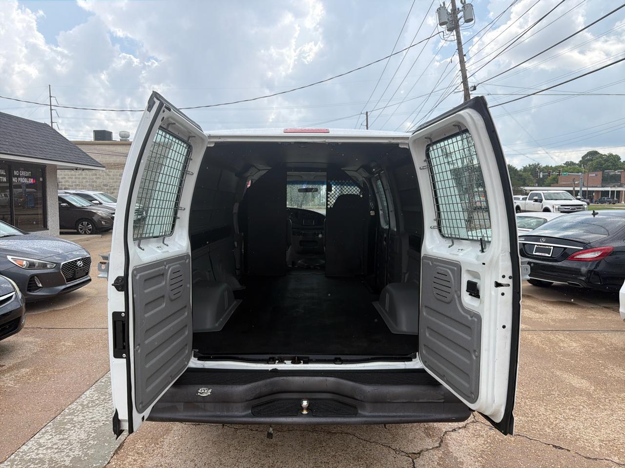 Ford Econoline Cargo Van E-150 2006