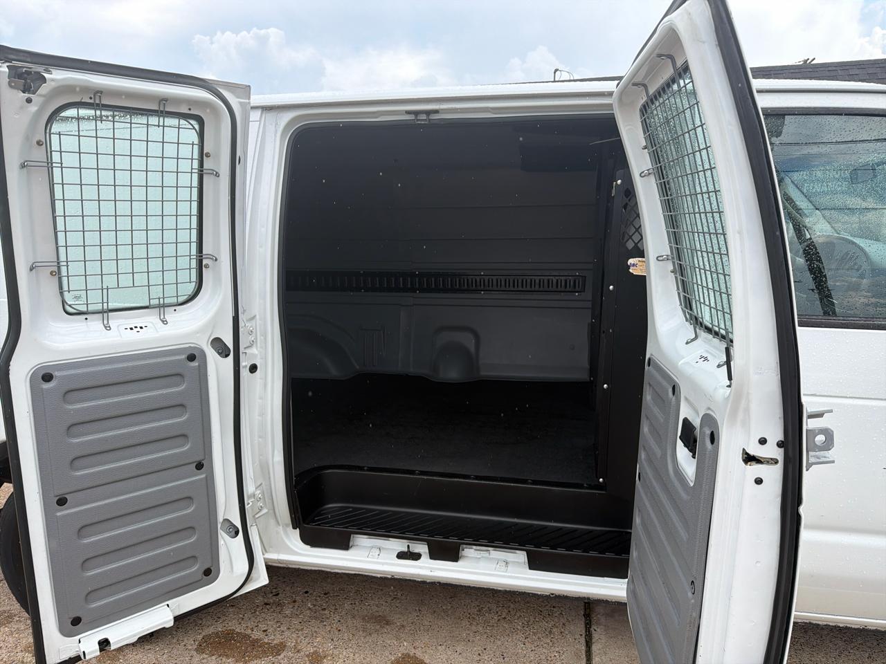 Ford Econoline Cargo Van E-150 2006