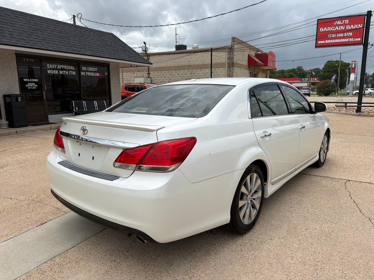 Toyota Avalon Base 2012