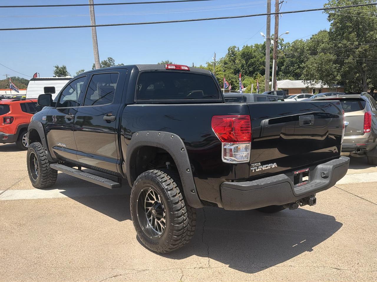 Toyota Tundra Tundra-Grade CrewMax 5.7L 2WD 2013