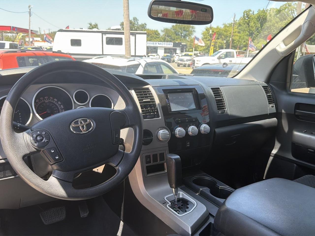 Toyota Tundra Tundra-Grade CrewMax 5.7L 2WD 2013