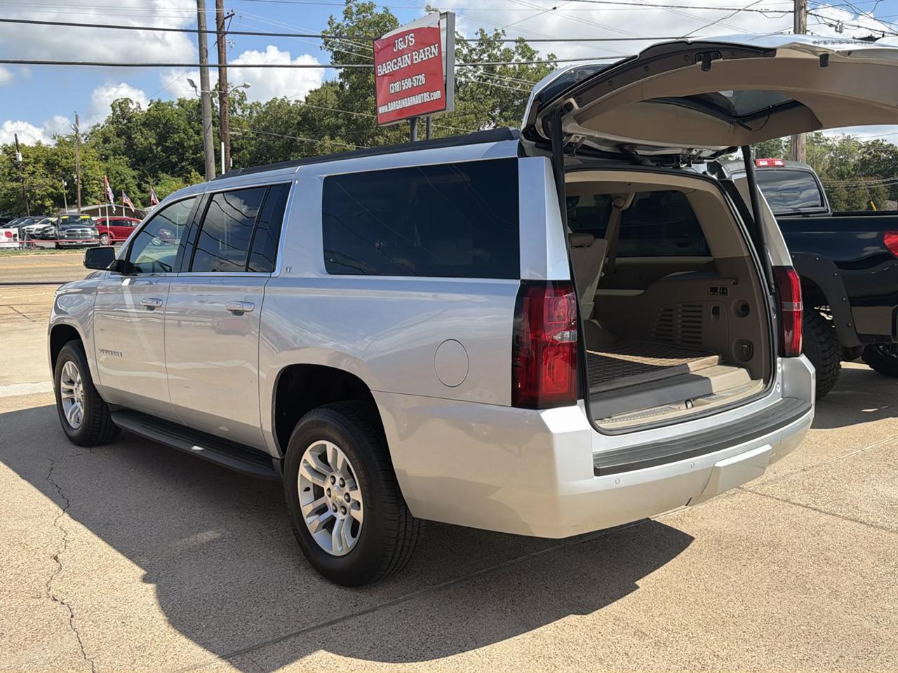 Chevrolet Suburban LT 4WD 2016