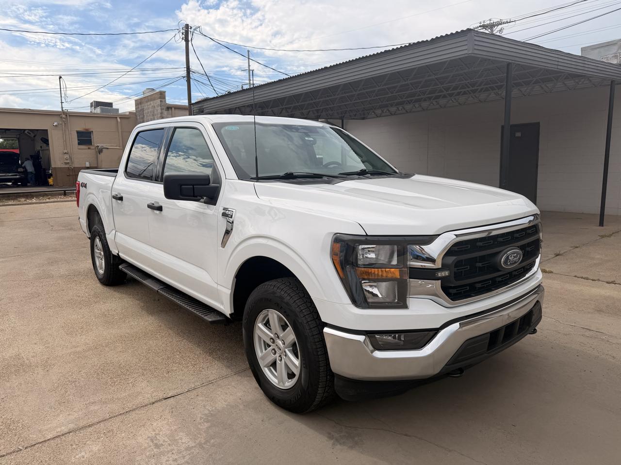 Ford F-150 4WD SuperCrew 139" XLT 2023