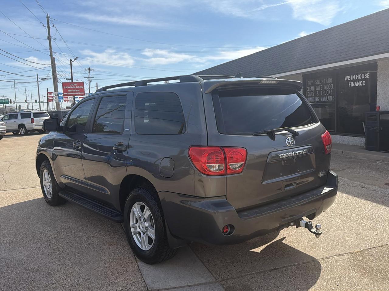 Toyota Sequoia RWD 5.7L SR5 (Natl) 2016