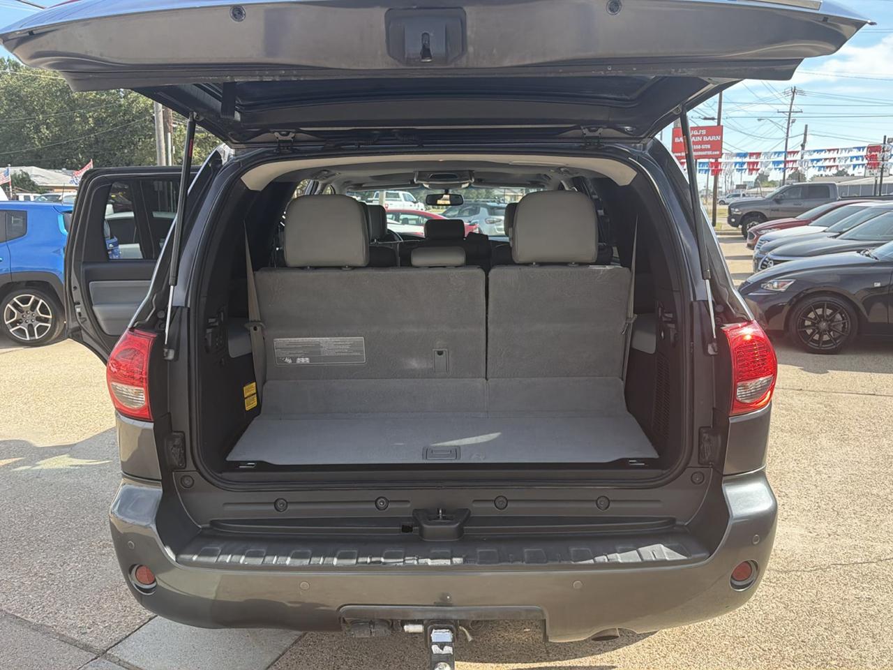 Toyota Sequoia RWD 5.7L SR5 (Natl) 2016