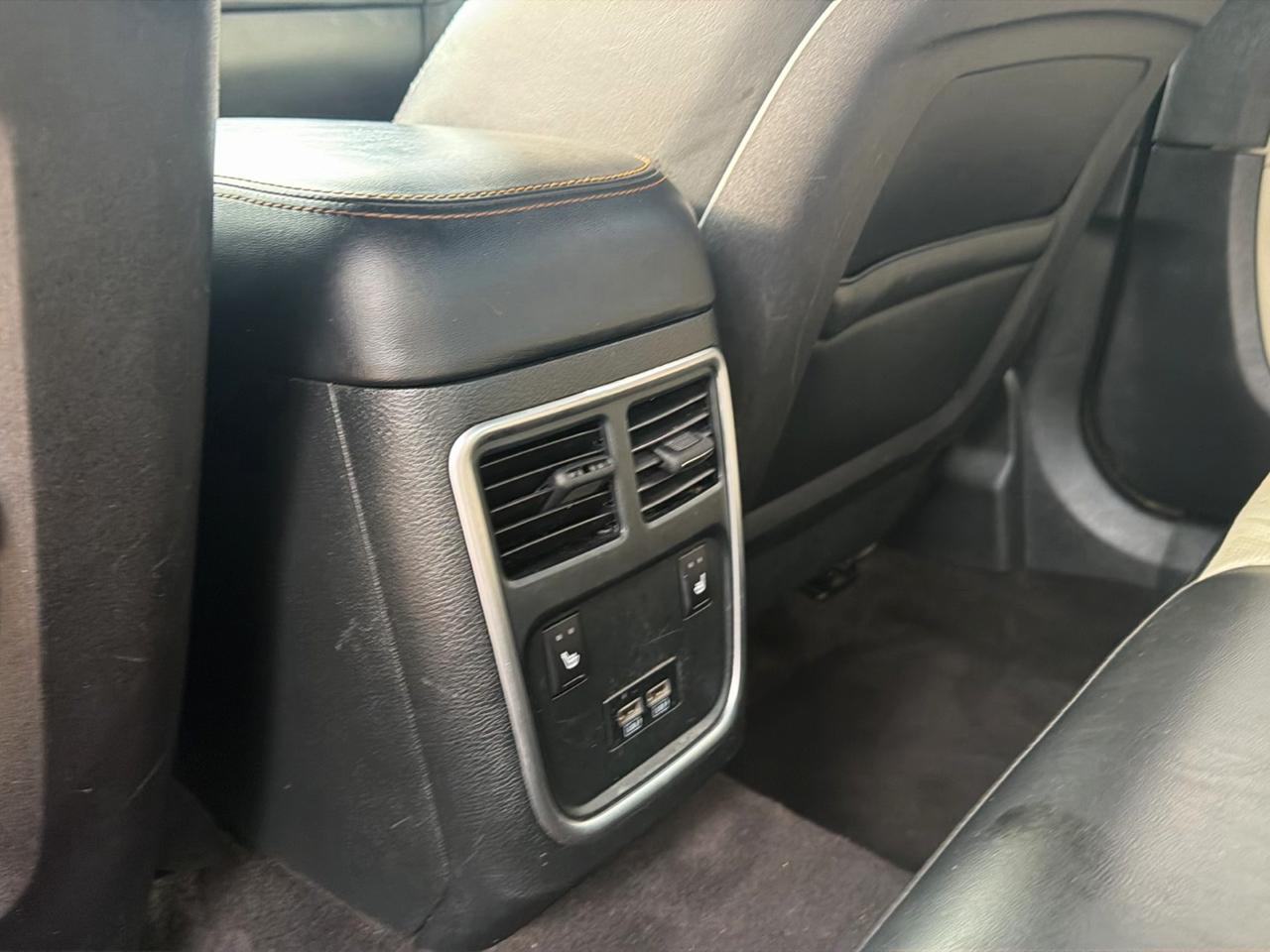 Dodge Charger 4dr Sdn SXT RWD 2016