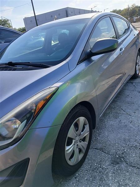 Hyundai Elantra SE 6AT 2016