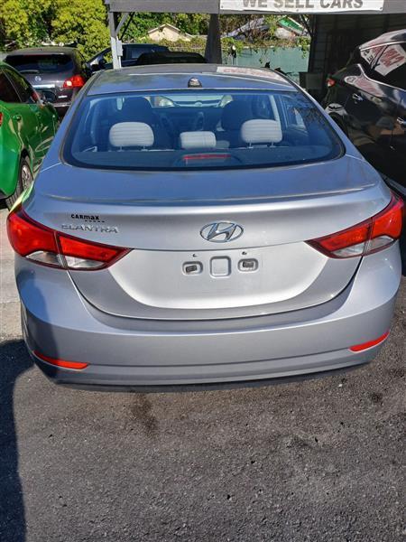 Hyundai Elantra SE 6AT 2016