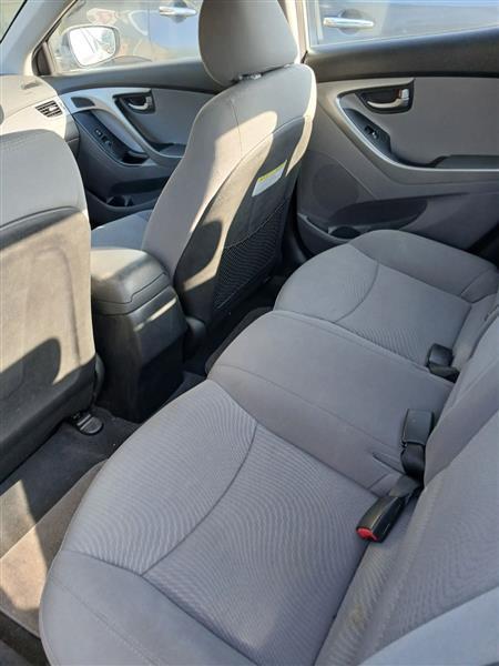 Hyundai Elantra SE 6AT 2016