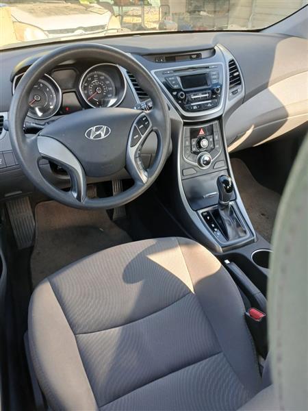 Hyundai Elantra SE 6AT 2016