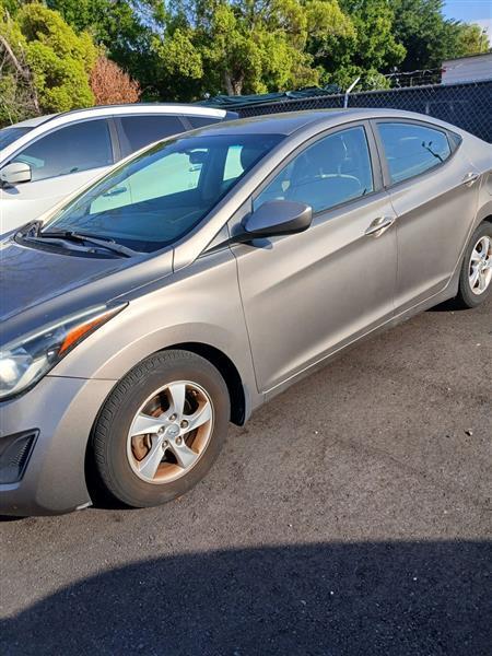 Hyundai Elantra SE 6AT 2015
