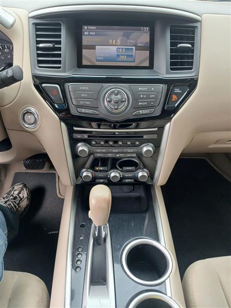 Nissan Pathfinder SV 2WD 2015