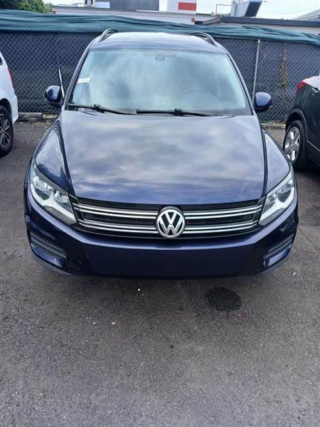 Volkswagen Tiguan S 2016