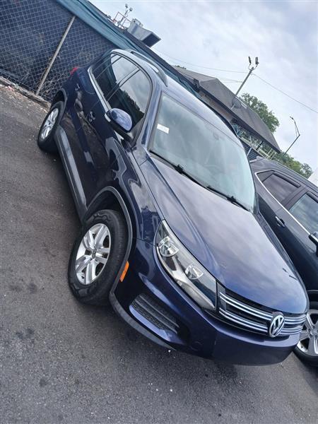 Volkswagen Tiguan S 2016