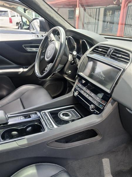 Jaguar F-Pace 25t Premium 2019