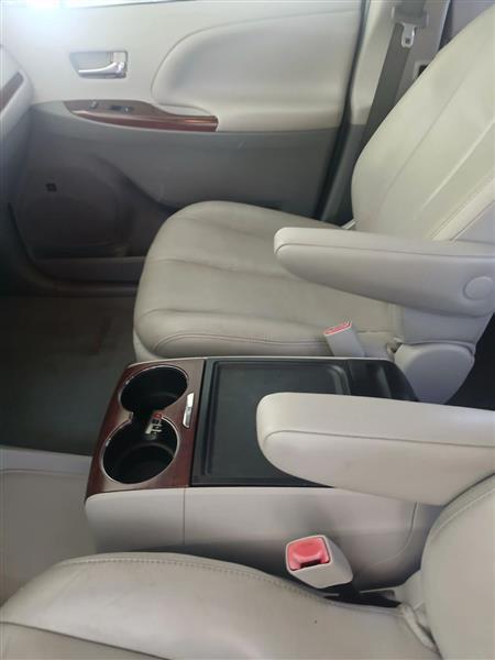 Toyota Sienna XLE FWD 8-Passenger V6 2014