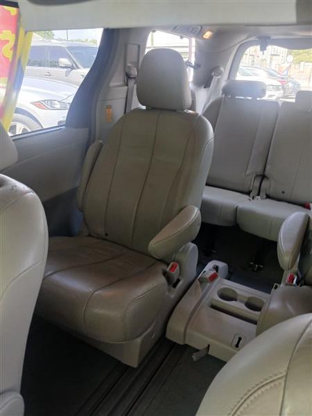 Toyota Sienna XLE FWD 8-Passenger V6 2014
