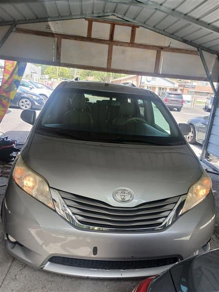 Toyota Sienna XLE FWD 8-Passenger V6 2014