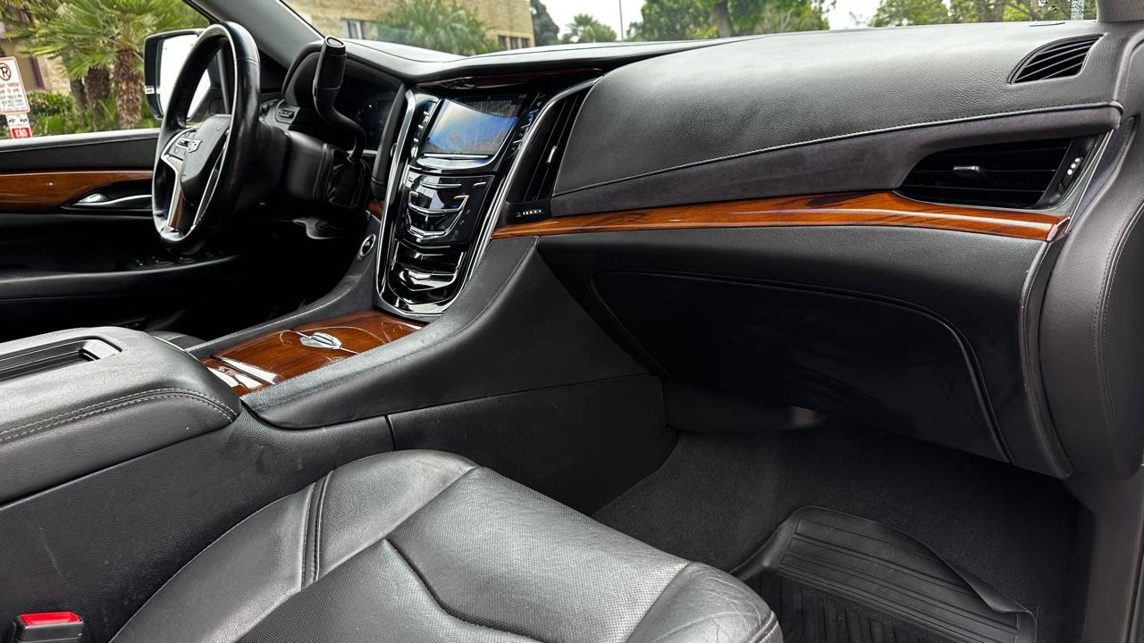 Cadillac Escalade ESV Premium 4WD 2017