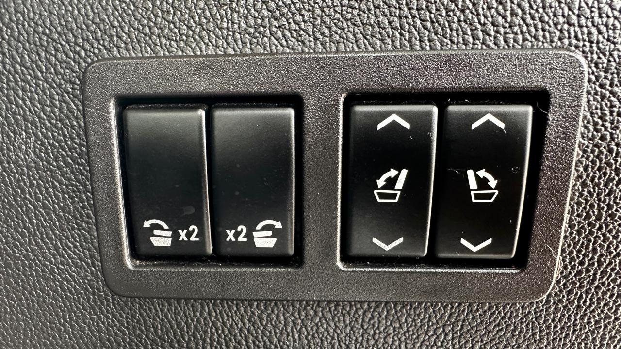 Cadillac Escalade ESV Premium 4WD 2017