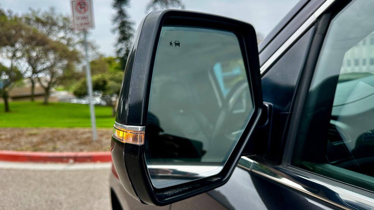 Cadillac Escalade ESV Premium 4WD 2017