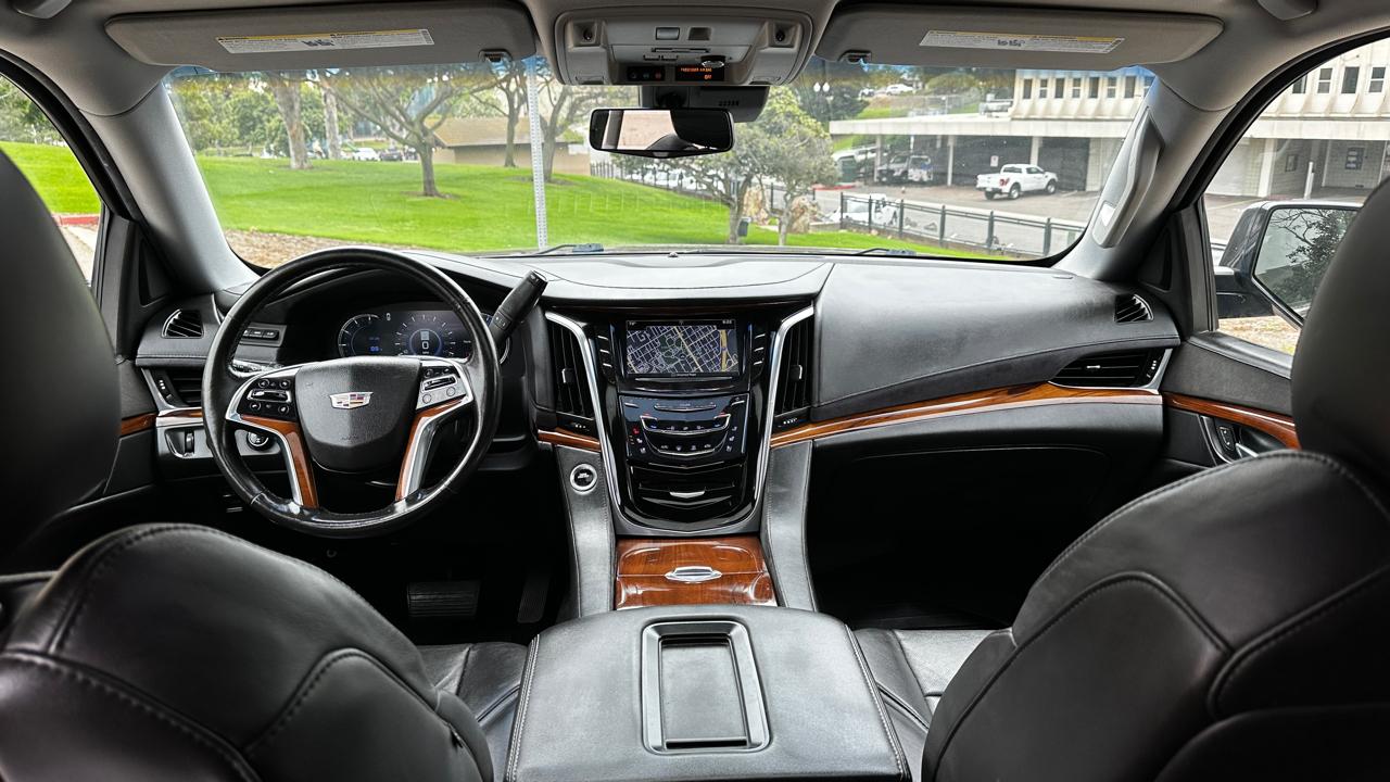 Cadillac Escalade ESV Premium 4WD 2017