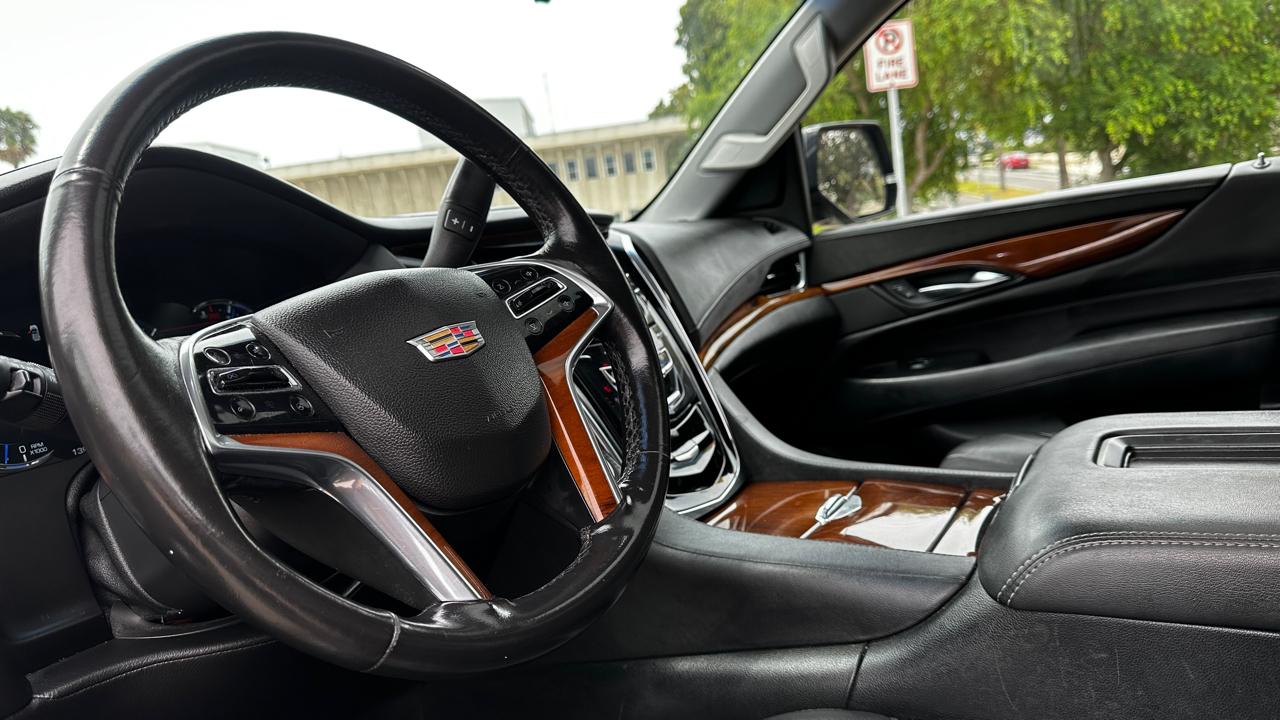 Cadillac Escalade ESV Premium 4WD 2017