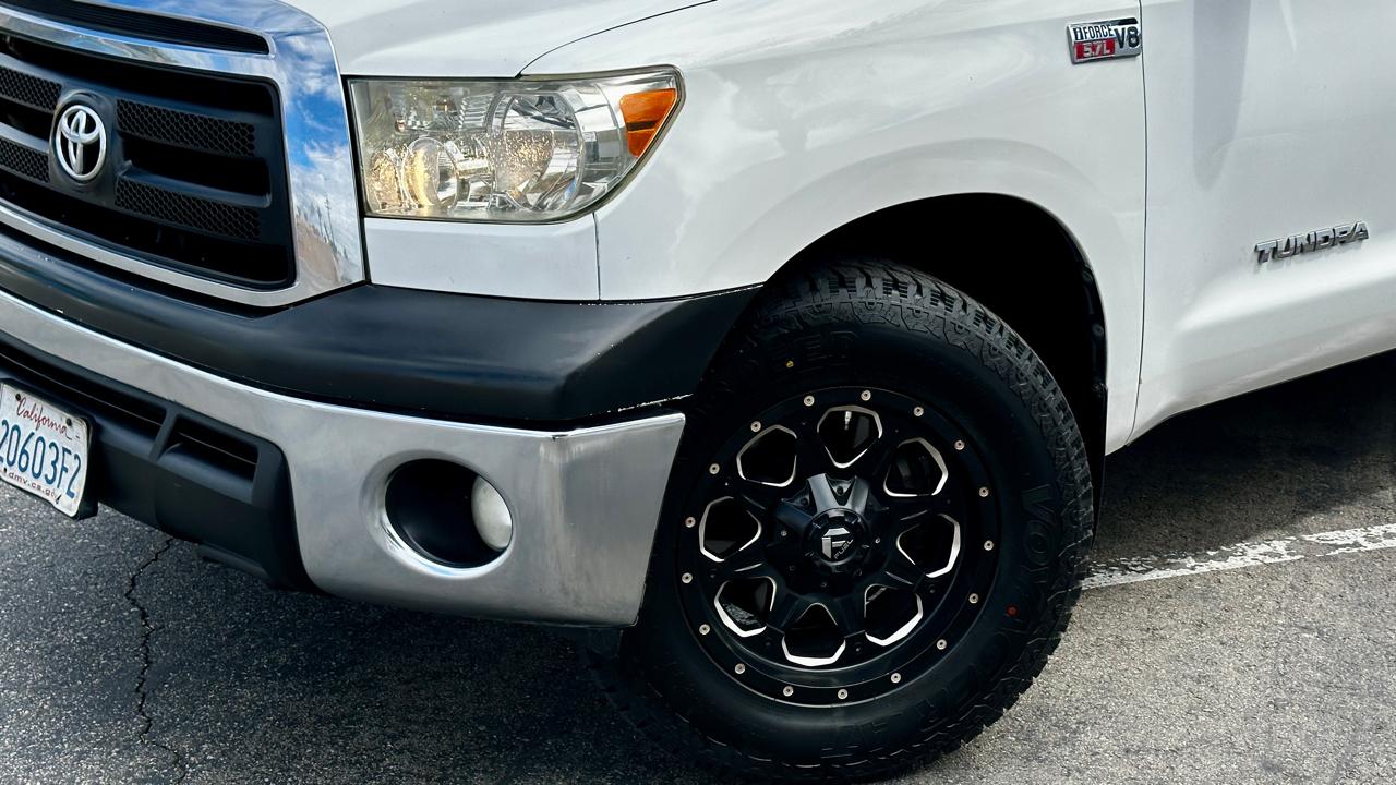 Toyota Tundra Tundra-Grade 5.7L Double Cab 2WD 2010