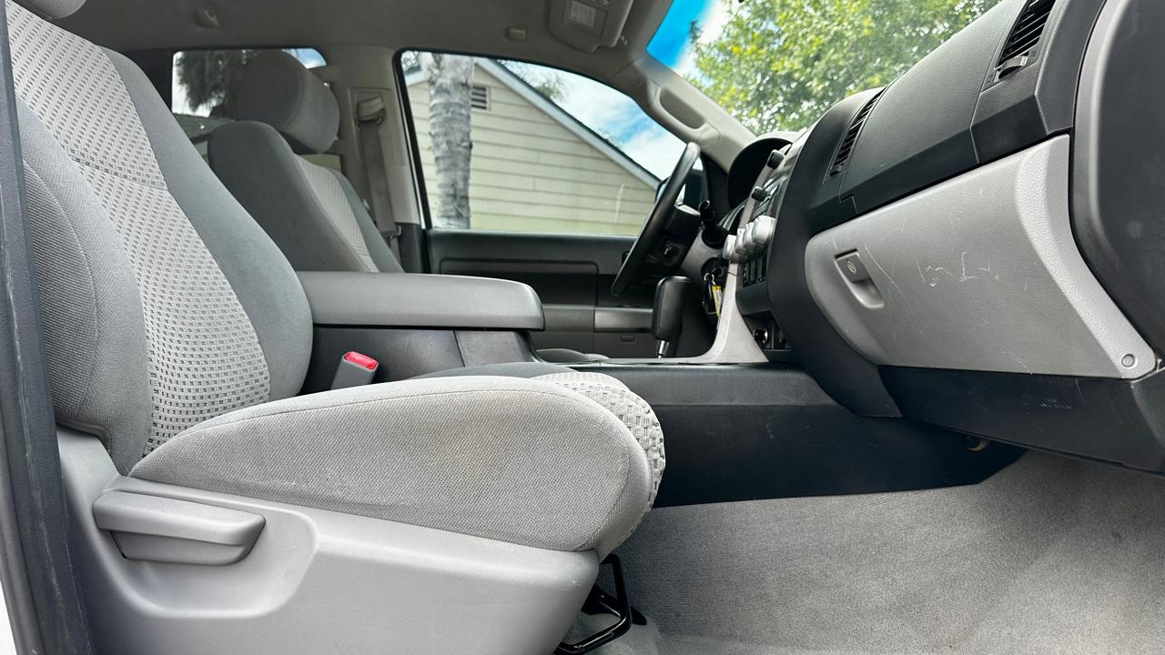 Toyota Tundra Tundra-Grade 5.7L Double Cab 2WD 2010