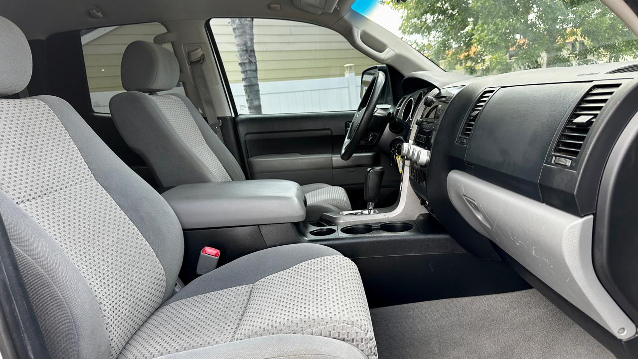 Toyota Tundra Tundra-Grade 5.7L Double Cab 2WD 2010