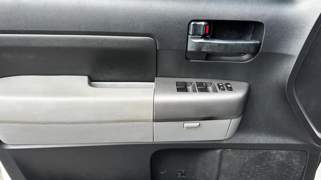 Toyota Tundra Tundra-Grade 5.7L Double Cab 2WD 2010