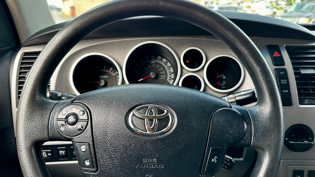 Toyota Tundra Tundra-Grade 5.7L Double Cab 2WD 2010