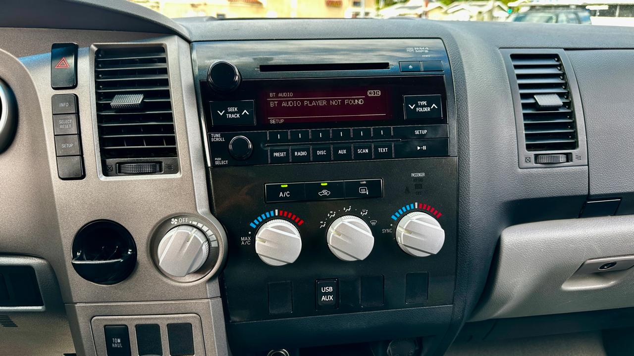 Toyota Tundra Tundra-Grade 5.7L Double Cab 2WD 2010