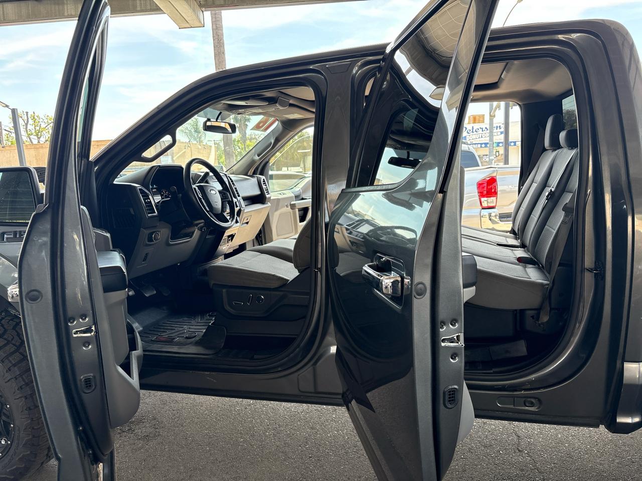 Ford F-150 Lariat SuperCrew 5.5-ft. Bed 4WD 2016