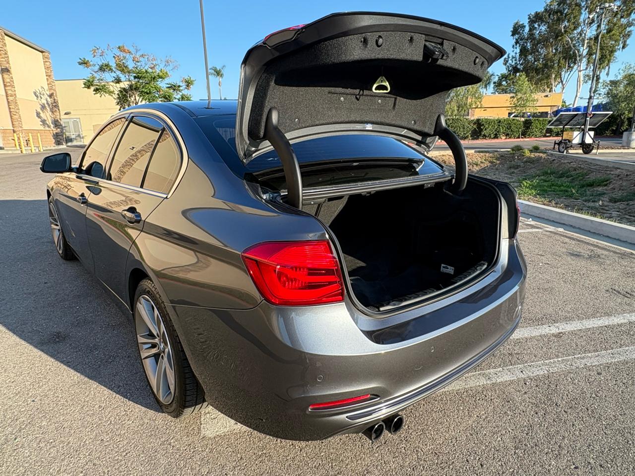BMW 3-Series 330i SULEV Sedan 2017