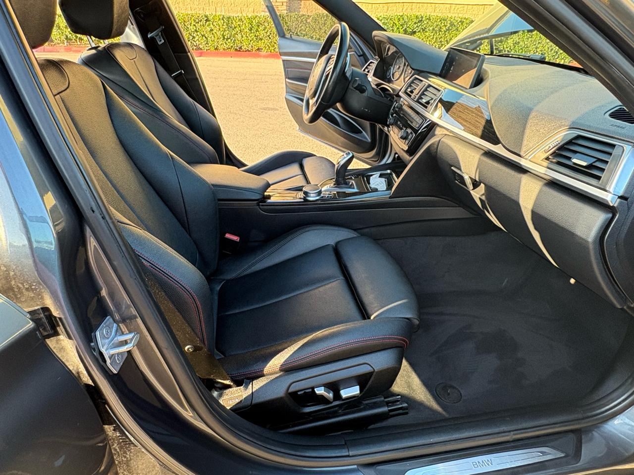 BMW 3-Series 330i SULEV Sedan 2017